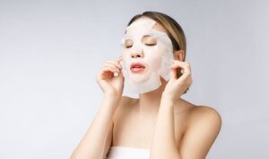 Nặn mụn xong có nên đắp mặt nạ không?