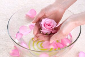 Làm đẹp da từ hoa cỏ quanh nhà