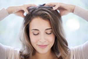 Xịt tóc cho mẹ bầu