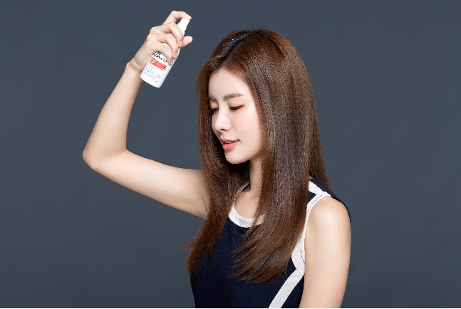 Cách xịt sản phẩm dưỡng tóc Hà Thủ Ô